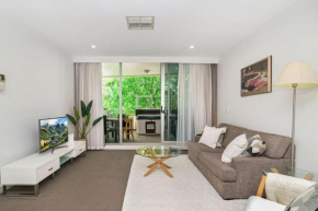 Warm Waves - Beach Pool Home, Glenelg